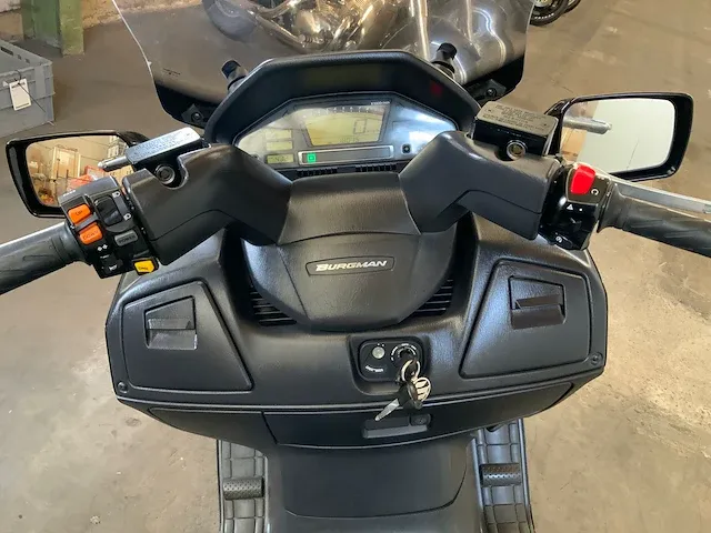Suzuki burgman an650 scooter - afbeelding 17 van  17