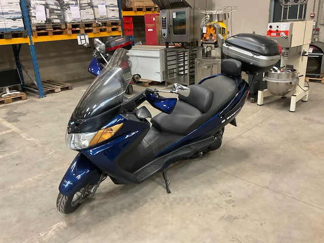 Suzuki burgman motorfiets - afbeelding 1 van  6
