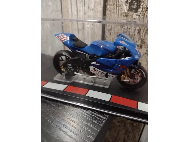 Suzuki gsv-r kenny roberts - afbeelding 4 van  6