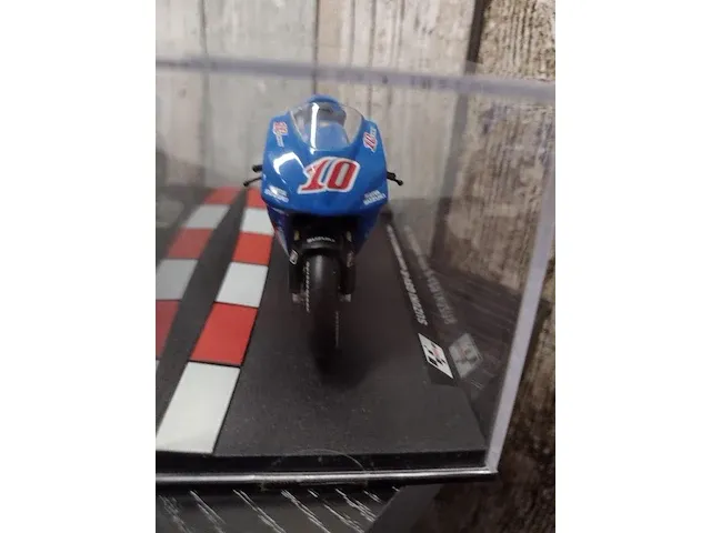 Suzuki gsv-r kenny roberts - afbeelding 5 van  6