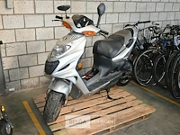 Suzuki scooter - afbeelding 1 van  7