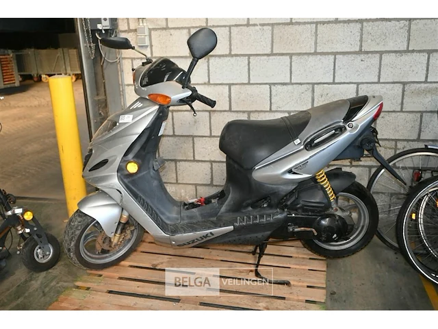 Suzuki scooter - afbeelding 2 van  7