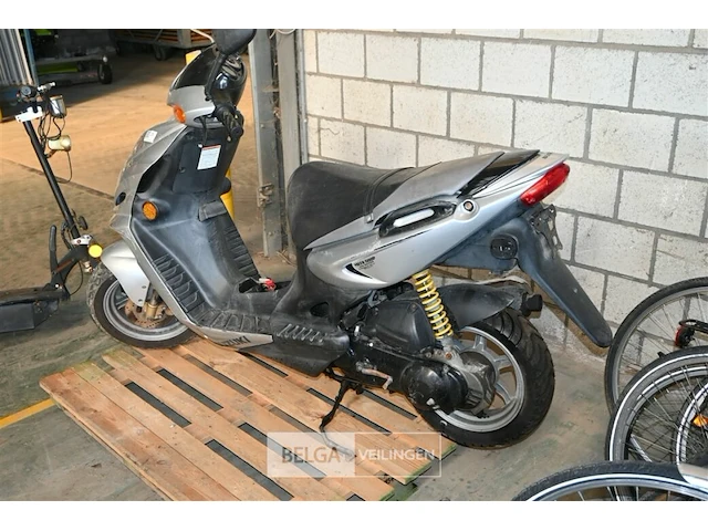 Suzuki scooter - afbeelding 3 van  7