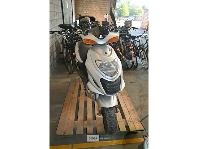 Suzuki scooter - afbeelding 7 van  7