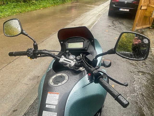 Suzuki silverwing motorfiets - afbeelding 3 van  12