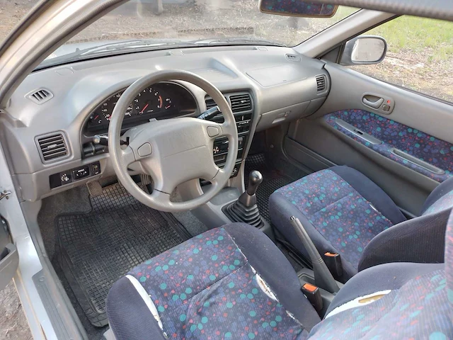 Suzuki swift - 2001 - afbeelding 2 van  18