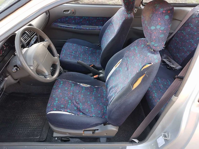Suzuki swift - 2001 - afbeelding 3 van  18