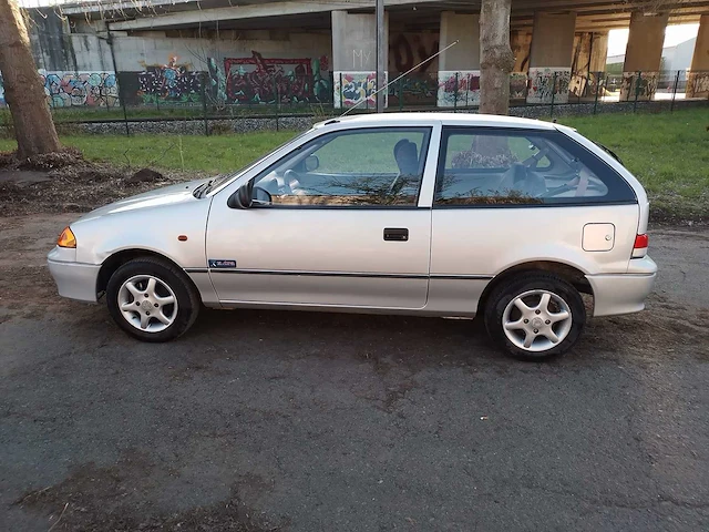Suzuki swift - 2001 - afbeelding 11 van  18