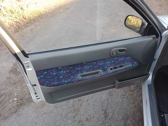 Suzuki swift - 2001 - afbeelding 18 van  18