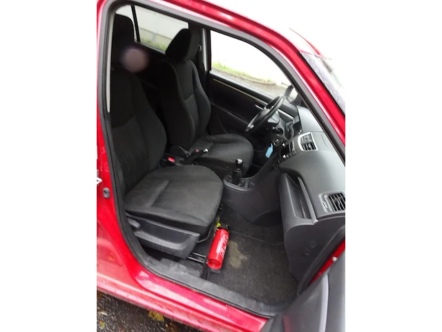 Suzuki swift - afbeelding 8 van  19