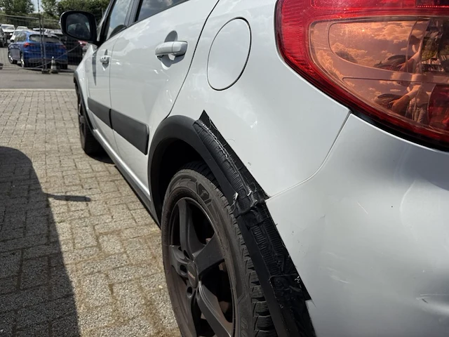 Suzuki,sx4 sx4 1.6i gl 107 at,2013 - afbeelding 27 van  33
