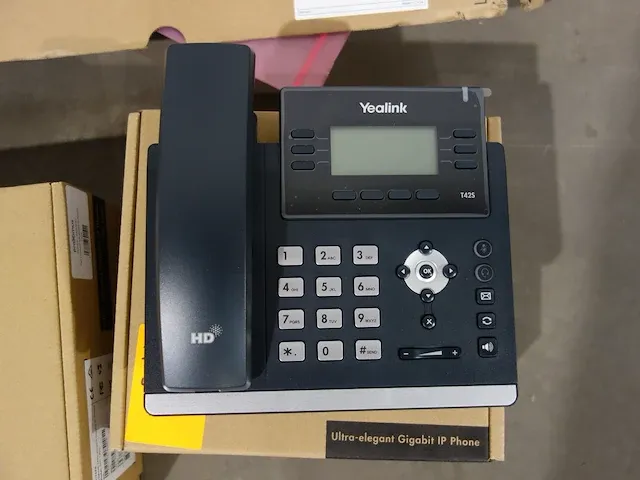 Switch huawei + 2x telefoon yealink - afbeelding 2 van  6