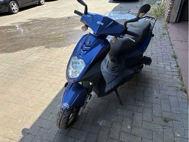 Sym - orbit - scooter - afbeelding 1 van  7