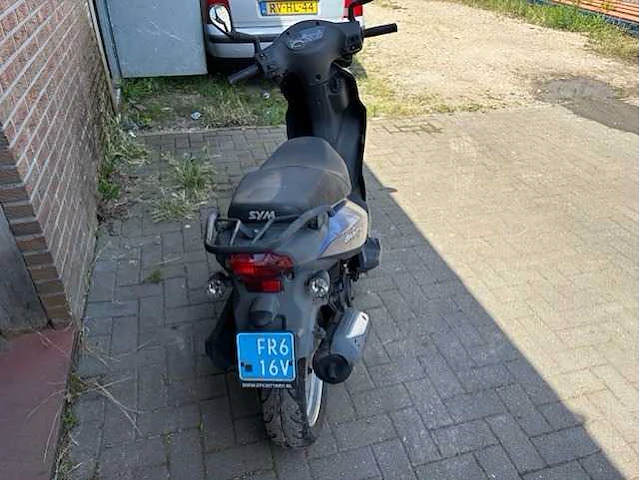 Sym - orbit - scooter - afbeelding 6 van  7