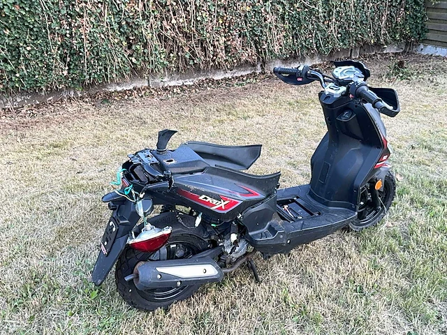 Sym crox scooter - afbeelding 4 van  7