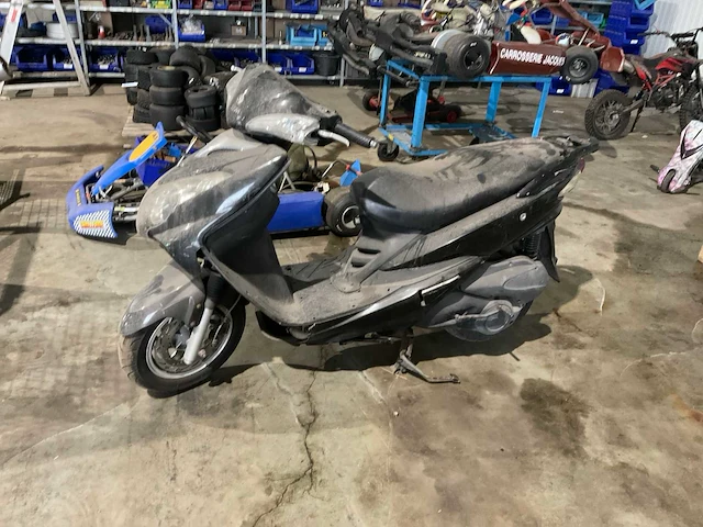 Sym scooter - afbeelding 1 van  9