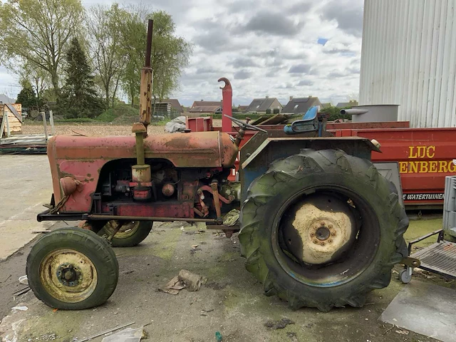 T850 oldtimer tractor (renovatie project) - afbeelding 4 van  9