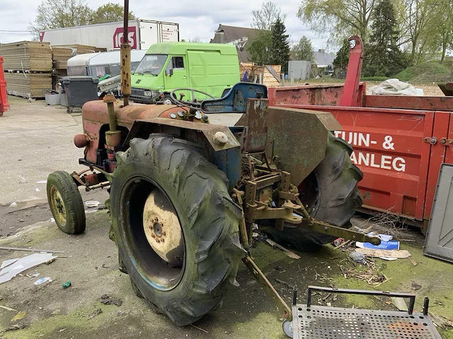 T850 oldtimer tractor (renovatie project) - afbeelding 5 van  9