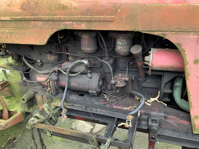 T850 oldtimer tractor (renovatie project) - afbeelding 7 van  9