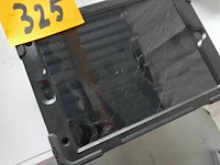 Tablet met beschermhoes en oplader - afbeelding 1 van  4