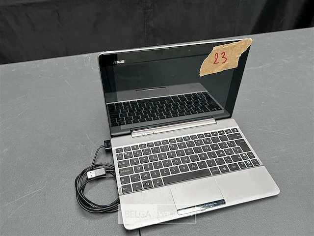 Tablet met toetsenbord - afbeelding 1 van  1