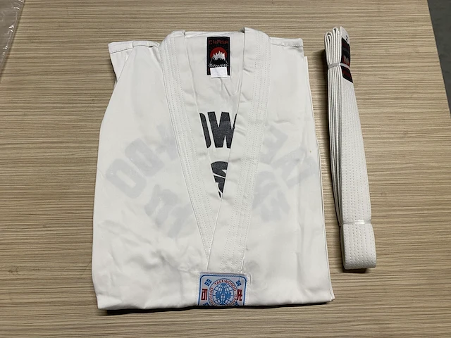 Taekwondo pak wit (8st) maat 190 - afbeelding 1 van  2