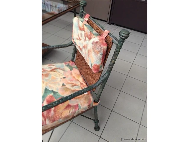 Tafel + 2 stoelen met kussens - afbeelding 5 van  5