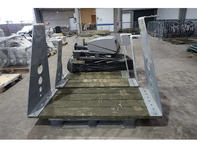 Tafel + 2x bank - afbeelding 1 van  3