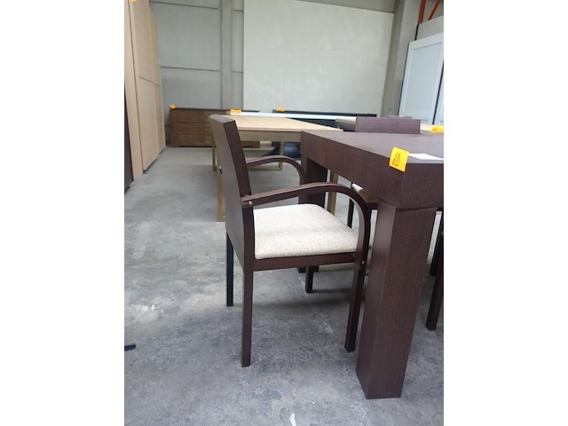 Tafel + 4 + 2 div stoelen - afbeelding 3 van  6