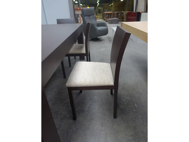 Tafel + 4 + 2 div stoelen - afbeelding 5 van  6