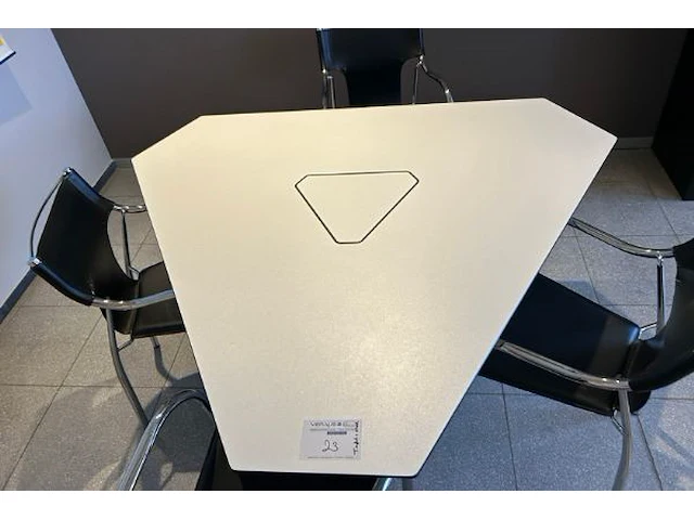 Tafel + 4 stoelen - afbeelding 2 van  6