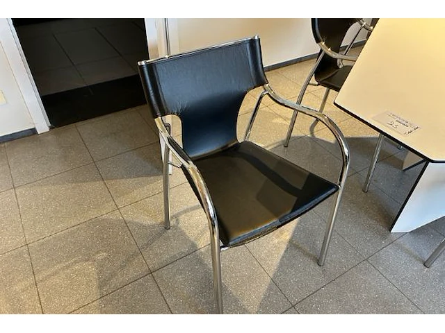 Tafel + 4 stoelen - afbeelding 5 van  6