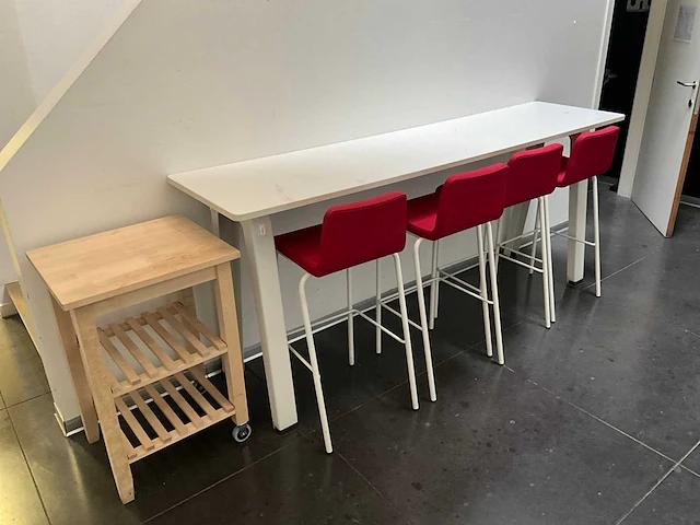 Tafel + barkruk (x4) - afbeelding 1 van  9