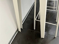 Tafel + barkruk (x4) - afbeelding 3 van  9