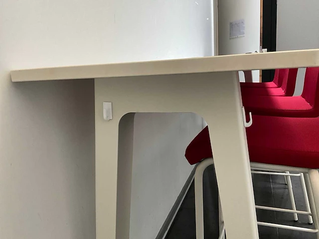 Tafel + barkruk (x4) - afbeelding 4 van  9