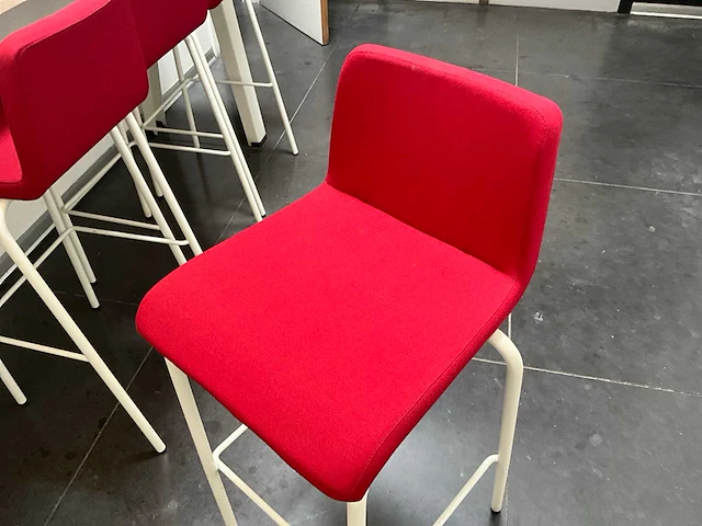 Tafel + barkruk (x4) - afbeelding 8 van  9