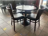 Tafel compleet met 4 stoelen