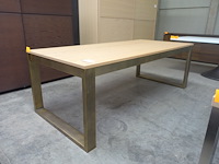 Tafel eik + gold inox voet - afbeelding 1 van  3