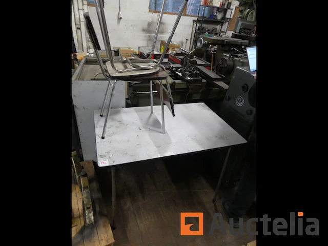 Tafel en 2 stoelen - afbeelding 4 van  4