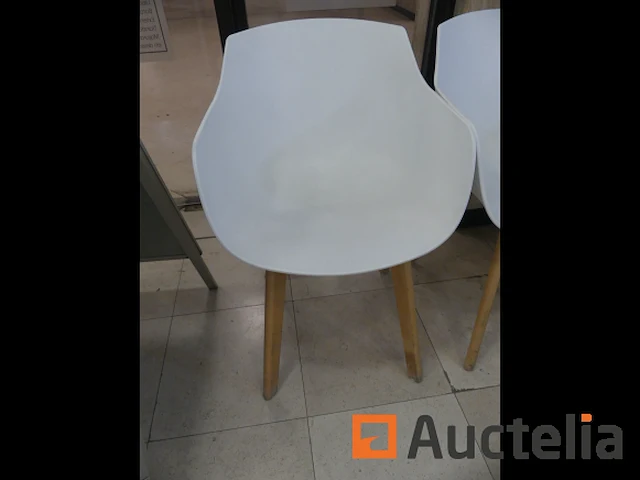 Tafel en 4 stoelen - afbeelding 1 van  5