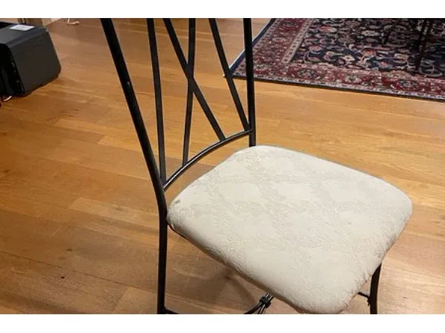 Tafel en 4 stoelen - afbeelding 5 van  6