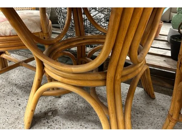 Tafel en 4 stoelen - afbeelding 7 van  7