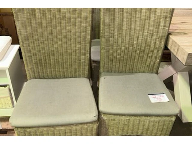 Tafel en 4 stoelen - afbeelding 4 van  6