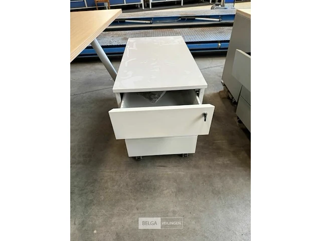 Tafel en 4x ladenblok - afbeelding 3 van  4