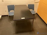 Tafel en 5 stoelen - afbeelding 1 van  4