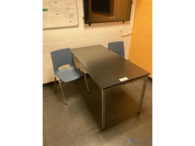 Tafel en 5 stoelen - afbeelding 2 van  4