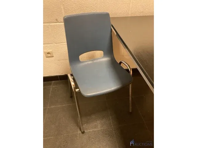 Tafel en 5 stoelen - afbeelding 3 van  4