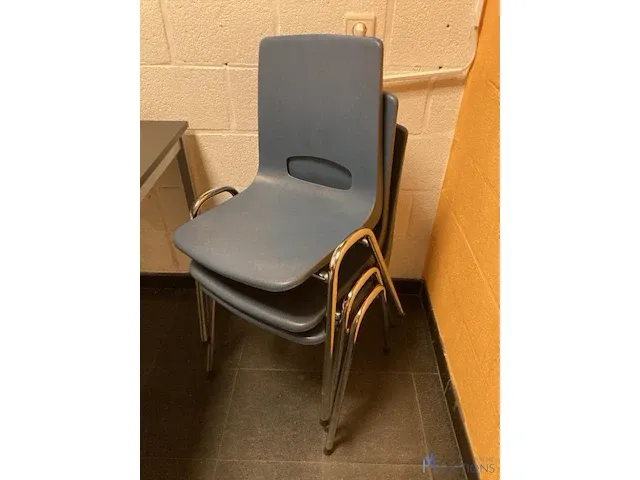 Tafel en 5 stoelen - afbeelding 4 van  4