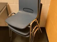 Tafel en 5 stoelen - afbeelding 4 van  4