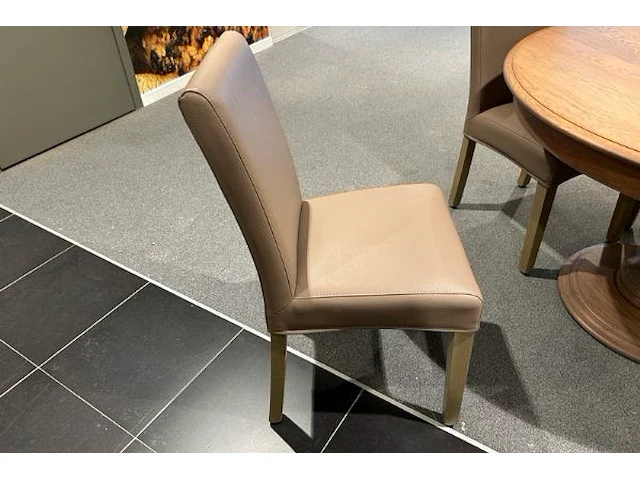 Tafel en 5 stoelen - afbeelding 6 van  8